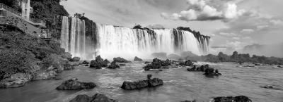 9830047/iguazu-wasserfaelle-gettyimages-1453628237_1763542731439.jpg