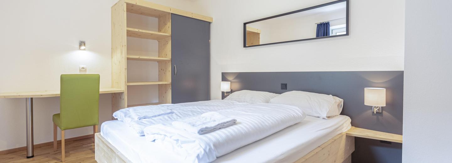 Zimmerbeispiel, Premium Plus Apartment mit Indoor-Whirlpool Balkon "Erzberg"