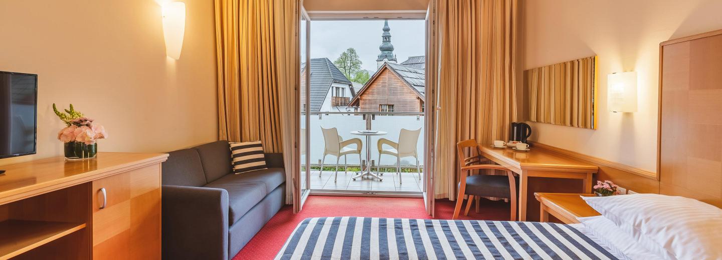 Szoba példa, standard háromágyas szoba erkéllyel DZ MV4