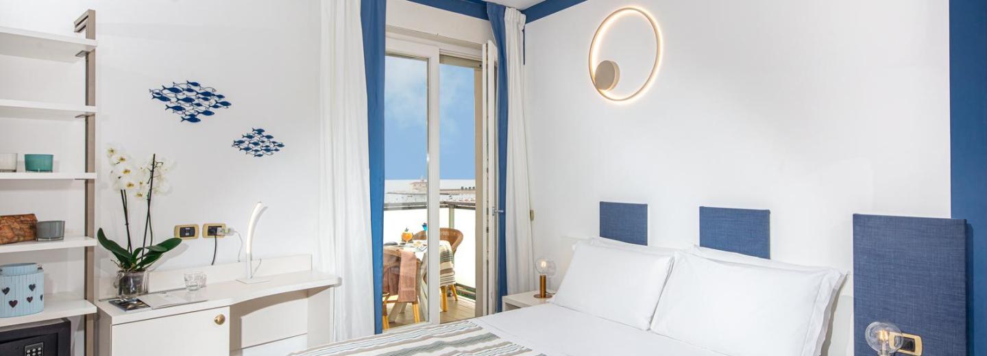 Szoba példa, Classic kétágyas szoba erkéllyel tengerre néző kilátással