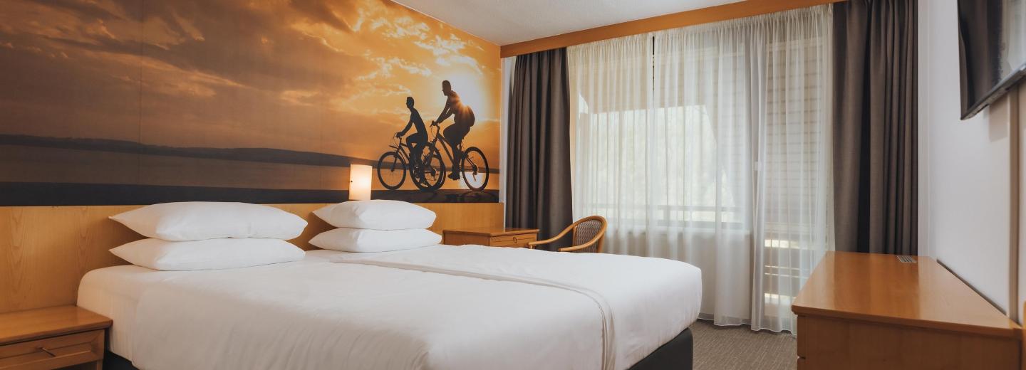 Szoba példa, standard kétágyas szoba erkéllyel DZ4