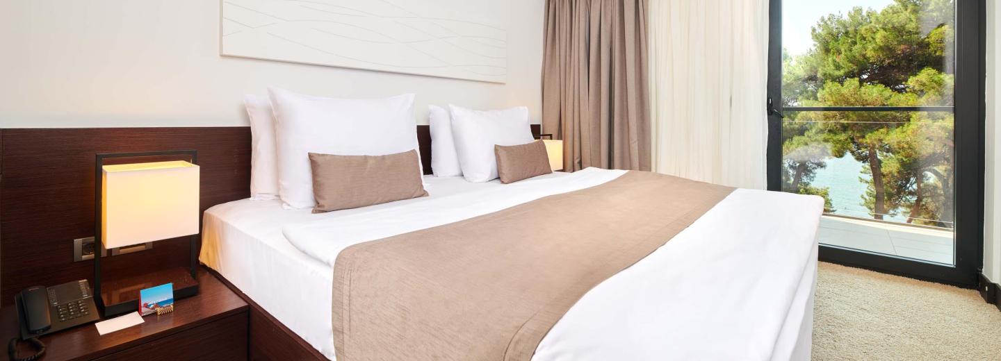 Zimmerbeispiel, Dreibettzimmer Classic Balkon C3B