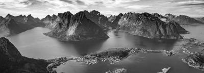 9831377/lofoten-norwegen-gettyimages-626466840-erweitert_1765783540844.jpg