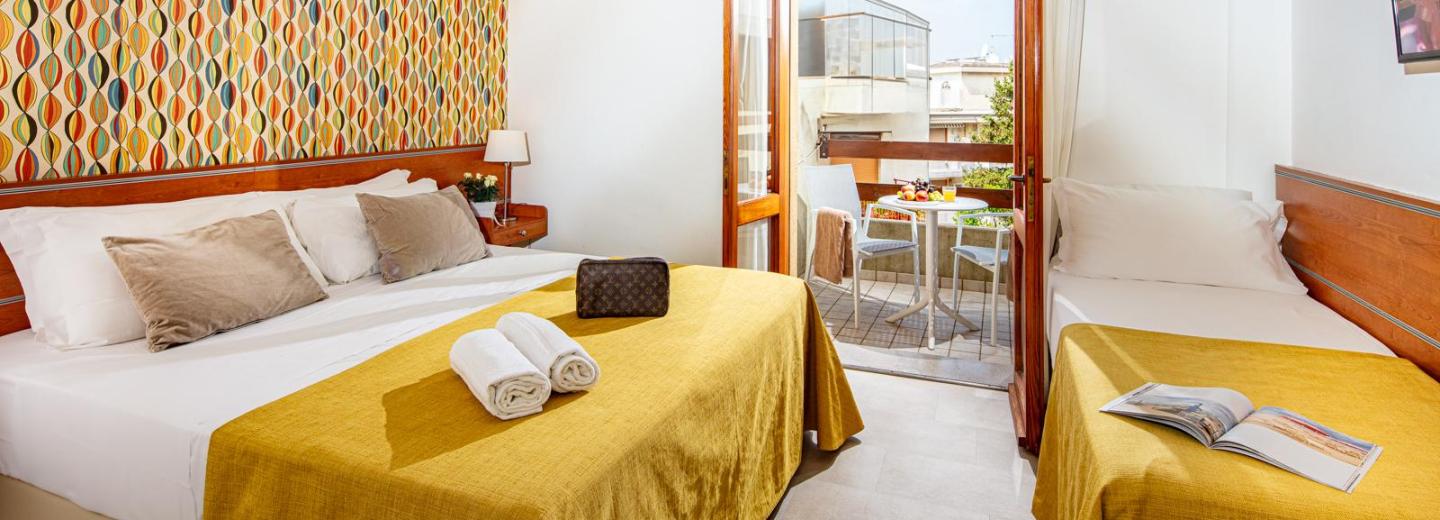 Szoba példa: Classic háromágyas szoba erkéllyel