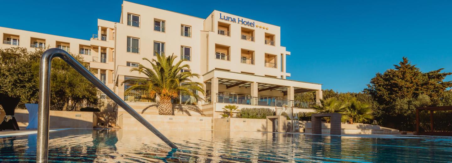 Hotel La Luna, Lun