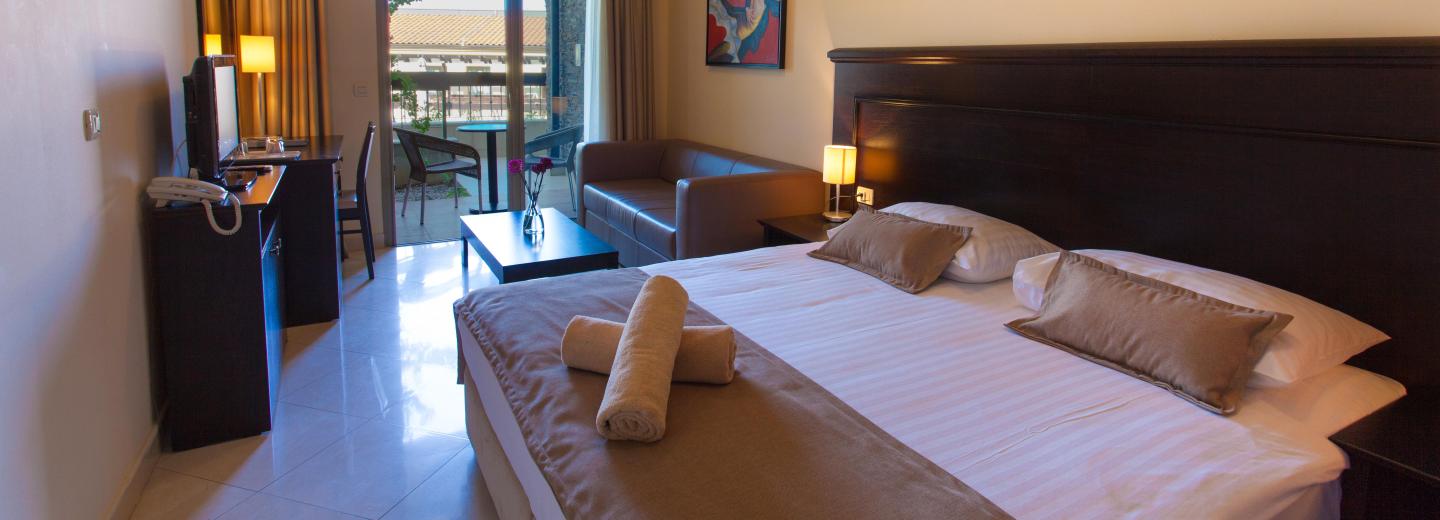 Szoba példa, Superior kétágyas szoba erkéllyel vagy terasz, tengerre néző