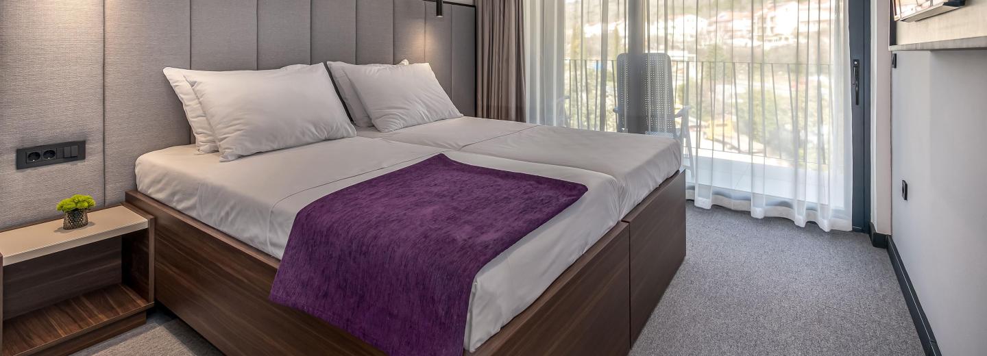 Szoba példa, Standard kétágyas szoba erkéllyel 1S2