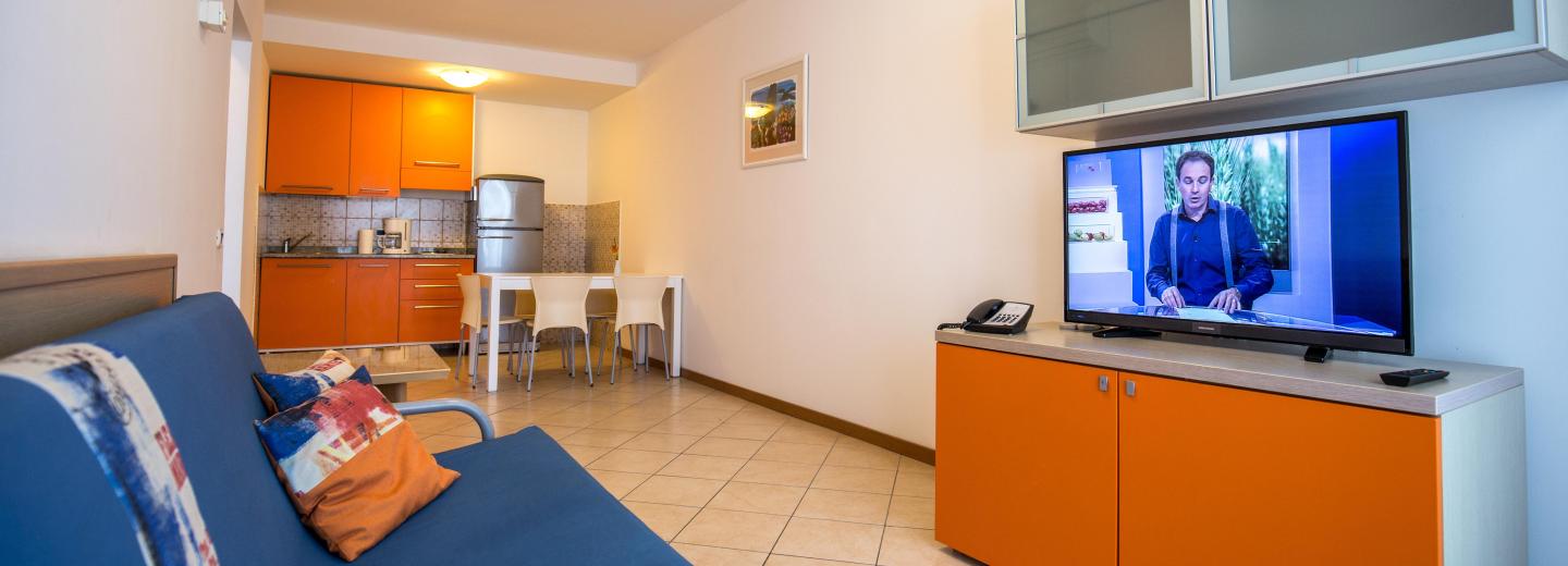 Zimmerbeispiel, Apartment balcony/terrace park side A 3-5 PS