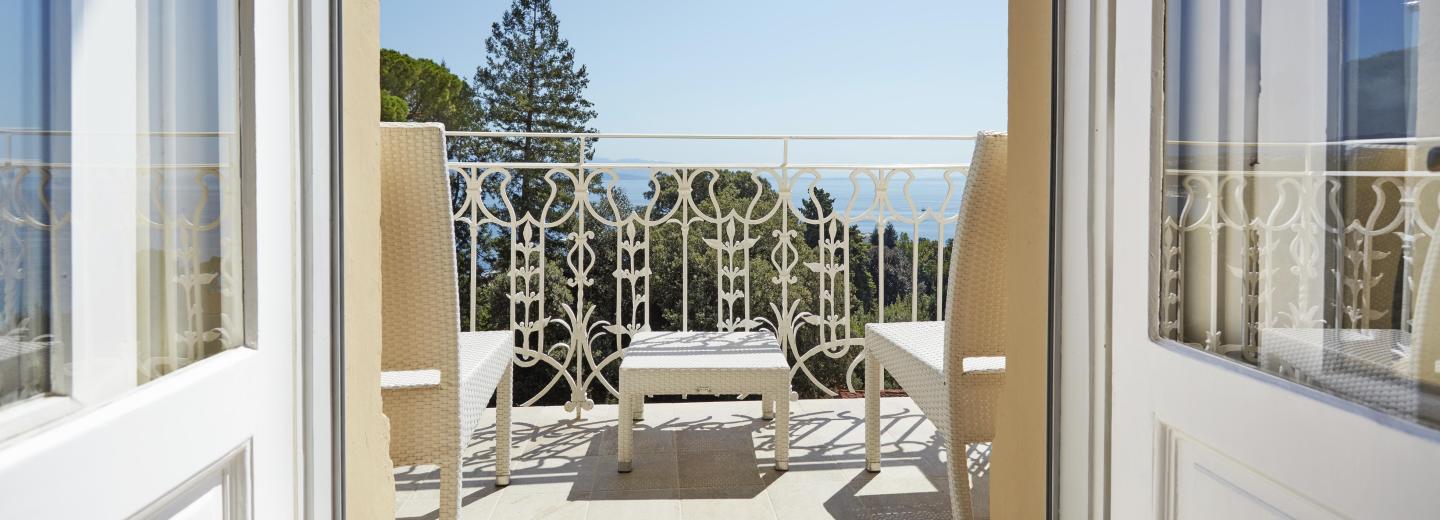 Szoba példa, Deluxe kétágyas szoba erkéllyel, kilátás a tengerre