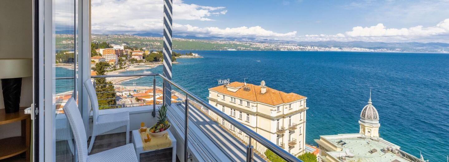 Szoba példa: DB01 Superior kétágyas szoba utca felőli oldalon