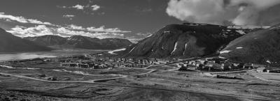 9833124/longyearbyen-spitzbergen-adobestock-163079640_1769504220121.jpeg