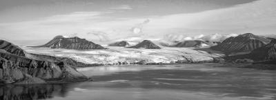 9833124/longyearbyen-spitzbergen-adobestock-212110119_1769502912895.jpeg
