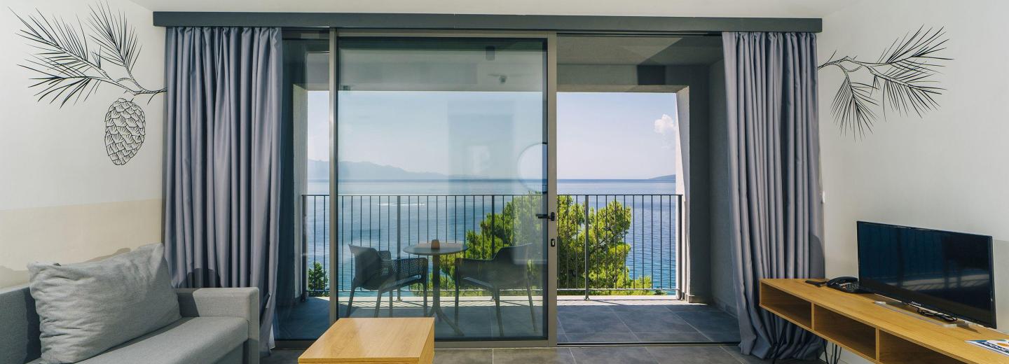 Szoba példa, családi lakosztály, erkély, kilátás a tengerre 2RSM