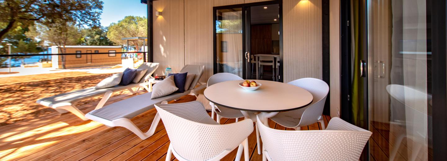 Szoba példa, Mobile Home Delxue terasz «VILLA»