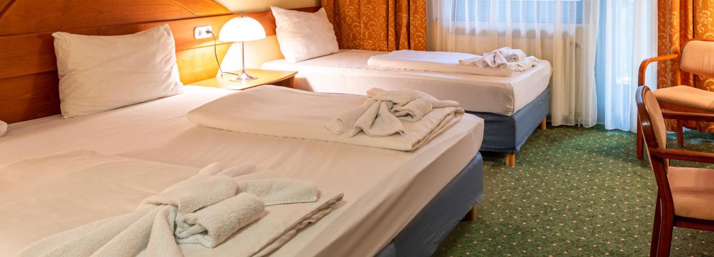 Szoba példa, Háromágyas szoba Superior erkély