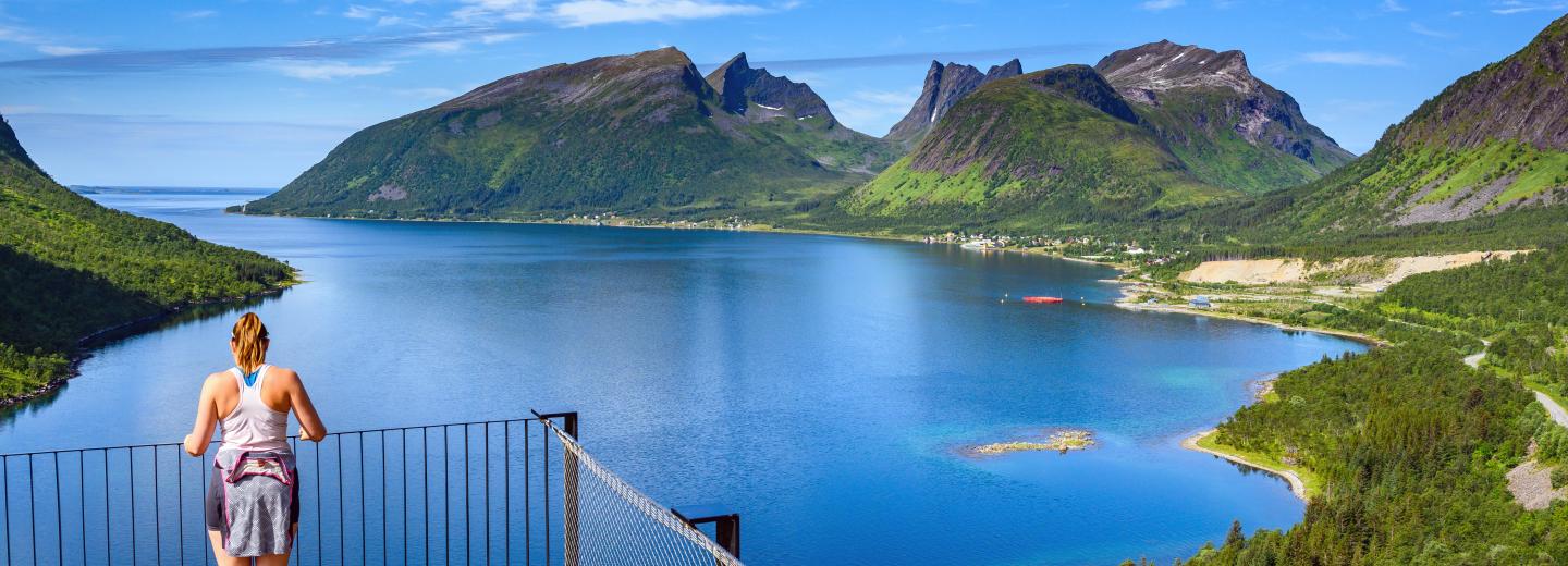 Kérjük, adja le ezt az utalványt a reptéri autókölcsönző cégnél.