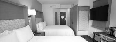 9835208/double-bedroom-holiday-inn_1772714223997.jpg