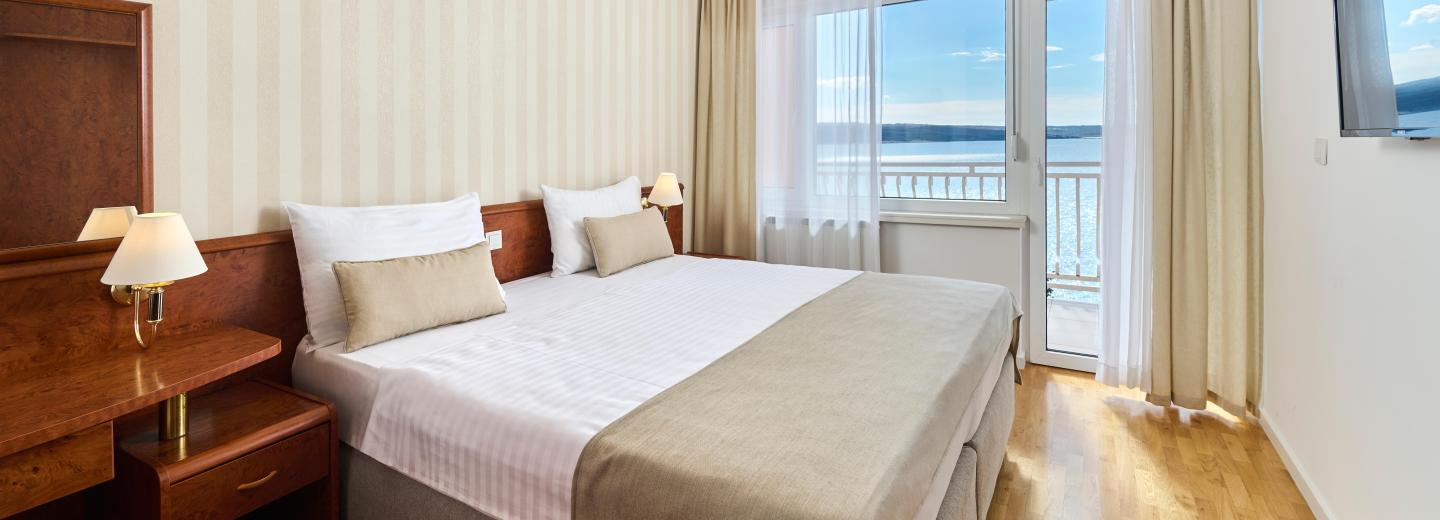 Szobapélda: Standard kétágyas szoba, kilátás a tengerre, S2BS