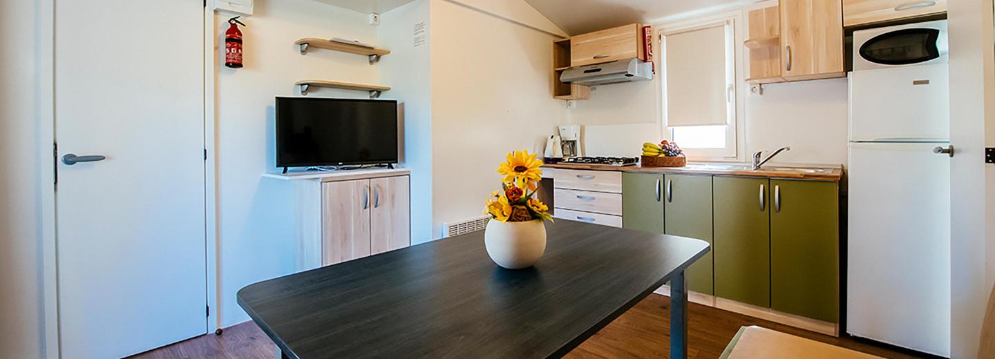 Szobapélda, MH07 Deluxe kemping mobilház, 4 felnőtt + 1 gyermek, teraszokkal