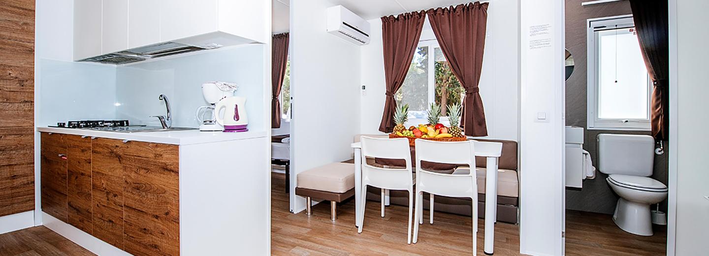 Szobapélda, MH06 Superior Camping mobilház 4 felnőtt + 2 gyermek, teraszsal