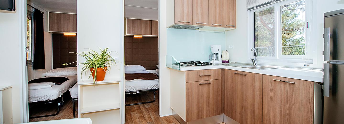 Szobapélda, MH05 Premium Camping mobilház 6 felnőtt + 1 gyermek, teraszsal