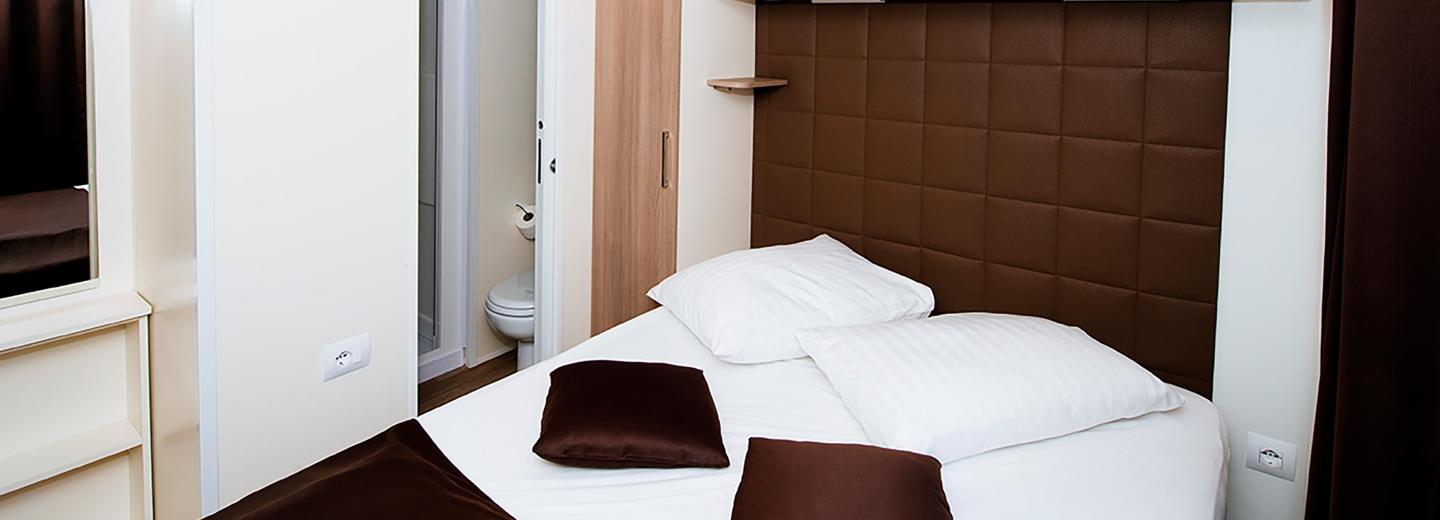 Szobapélda, MH05 Premium Camping mobilház 6 felnőtt + 1 gyermek, teraszsal