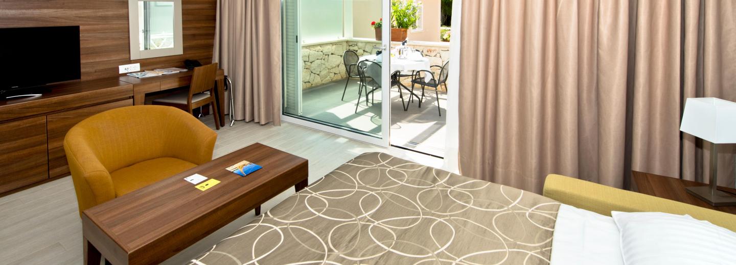 Szobapélda, Superior apartman erkély vagy terasz „2 felnőtt + 2 Gyermekek” 1 hálószobás