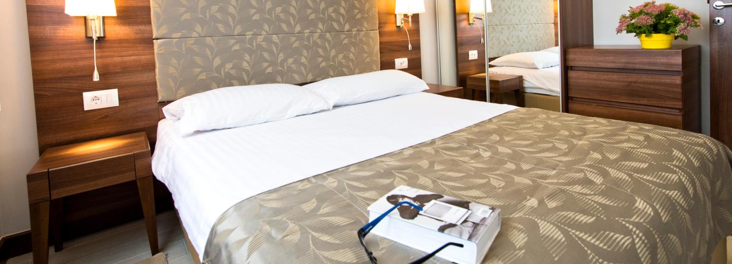 Szobapélda, Superior apartman erkély vagy terasz „2 felnőtt + 2 Gyermekek” 1 hálószobás