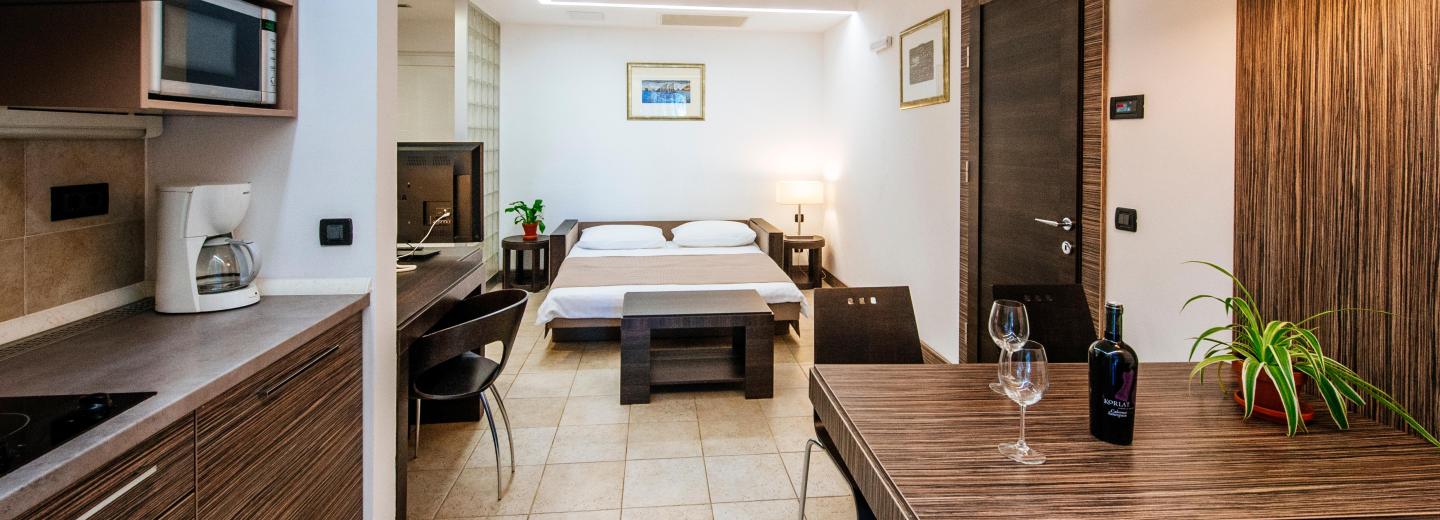 Szobapélda, Comfort Apartment terasz „2 felnőtt + 2 Gyermekek”, 1 hálószoba