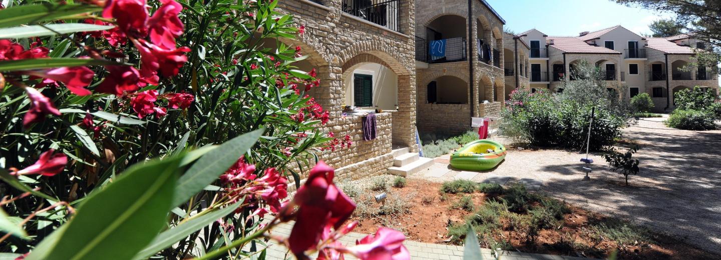 Zaton Holiday Resort - 4 Star Apartments, Nin