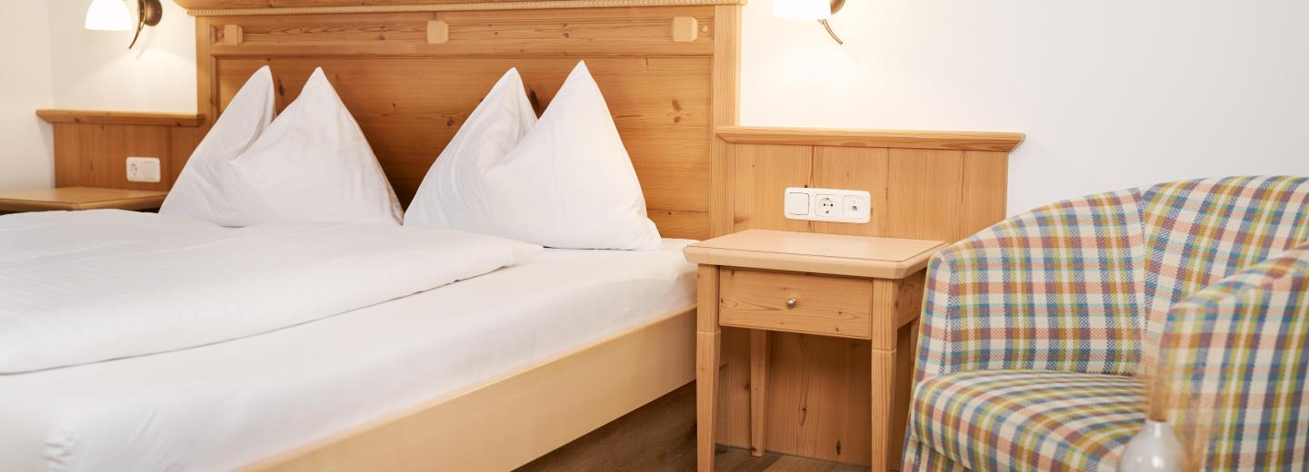 Szobapélda, erkélyes kétágyas szoba "Kohlmais"