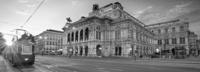 9839155/wienstrassenbahnstaatsopersonnenunterganggettyimages-1167946208_1775641280011.jpg